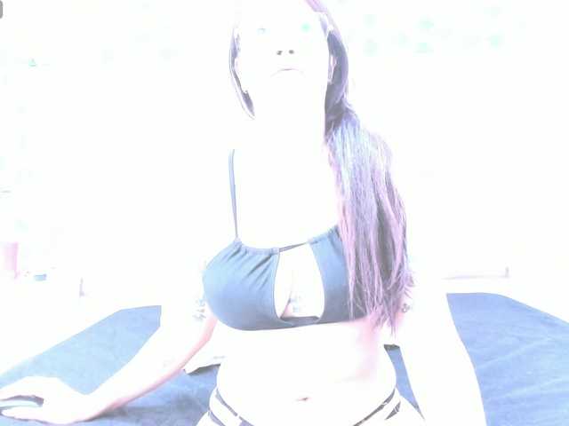 akiraloveee live cam on BongaCams
