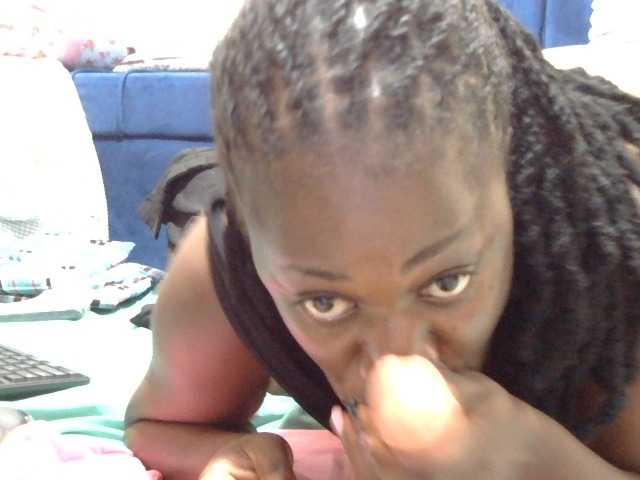 Finewine live cam on BongaCams