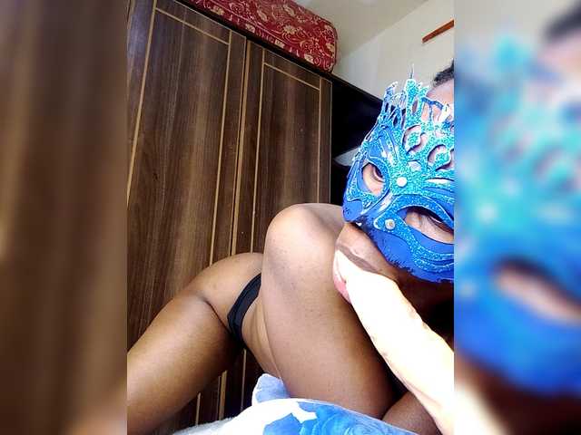 Deshlii live cam on BongaCams