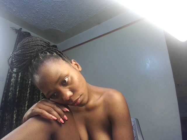 Deshlii live cam on BongaCams