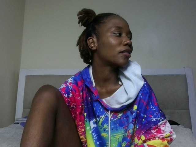 Deshlii live cam on BongaCams