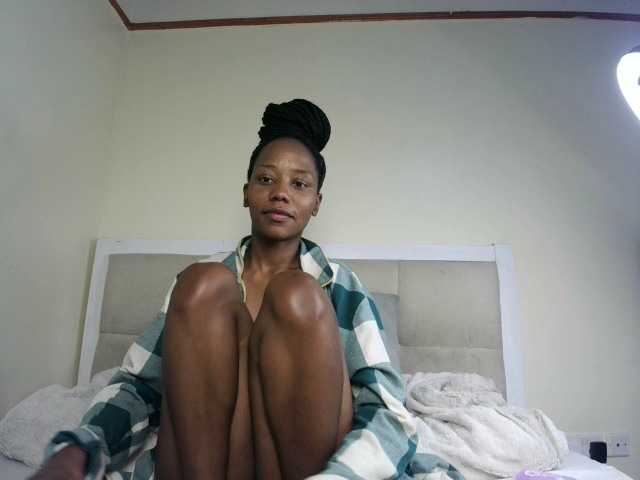 Deshlii live cam on BongaCams