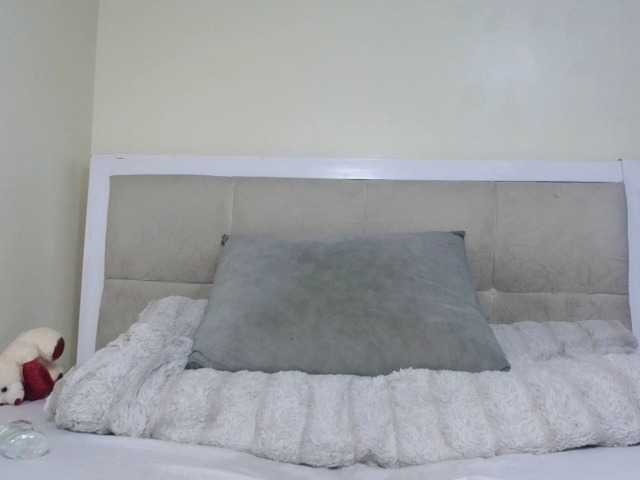 Deshlii live cam on BongaCams