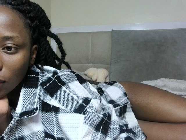 Deshlii live cam on BongaCams