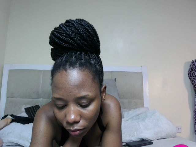 Deshlii live cam on BongaCams