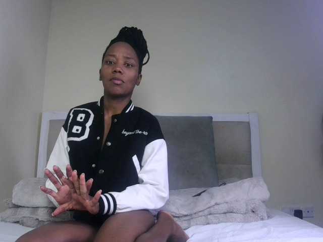 Deshlii live cam on BongaCams
