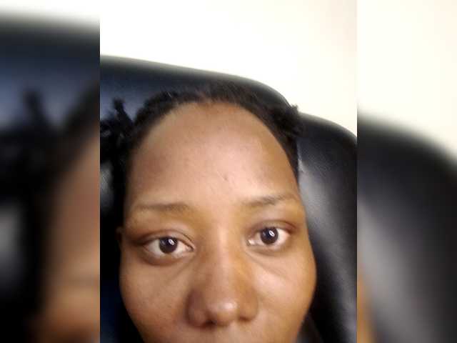 Deshlii live cam on BongaCams