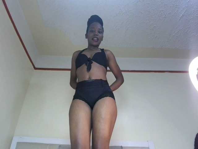 Deshlii live cam on BongaCams