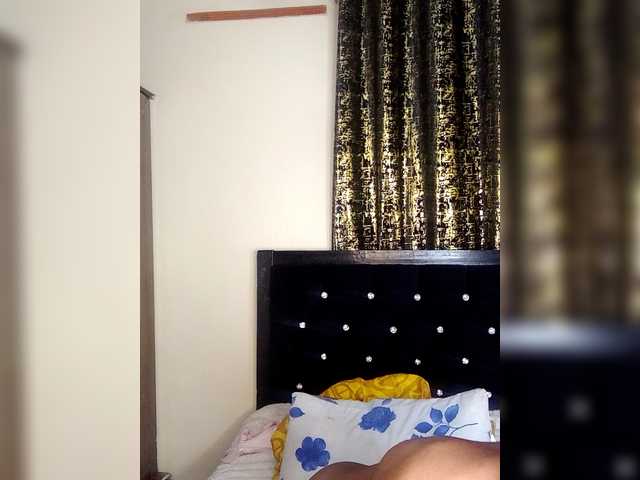 Deshlii live cam on BongaCams