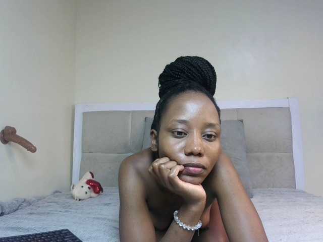 Deshlii live cam on BongaCams