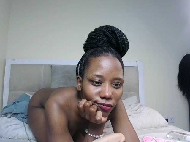 Deshlii live cam on BongaCams