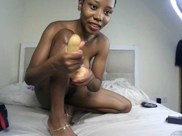 Deshlii live cam on BongaCams