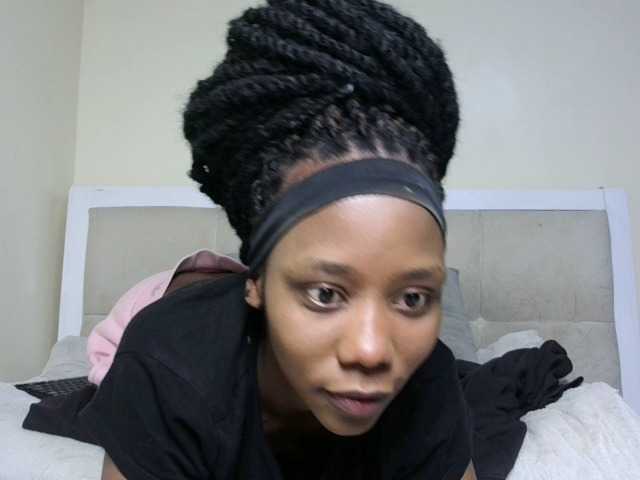 Deshlii live cam on BongaCams