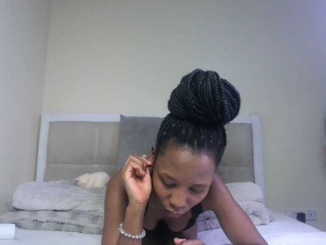 Deshlii live cam on BongaCams
