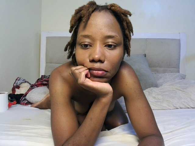 Deshlii live cam on BongaCams