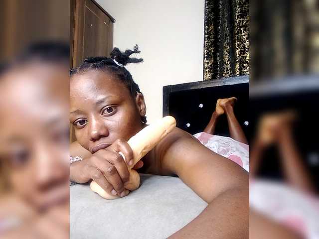 Deshlii live cam on BongaCams