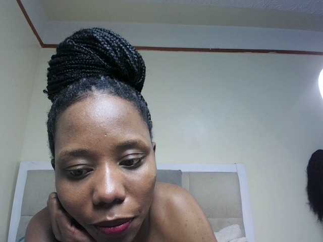 Deshlii live cam on BongaCams