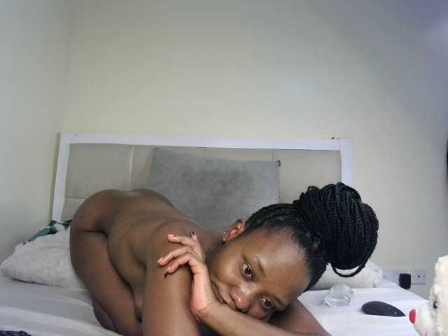 Deshlii live cam on BongaCams