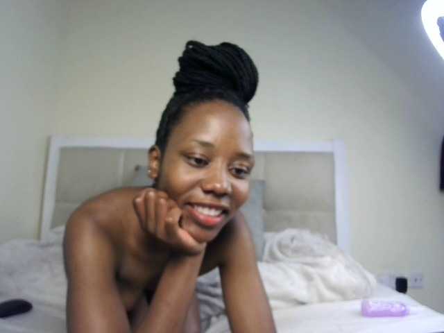 Deshlii live cam on BongaCams