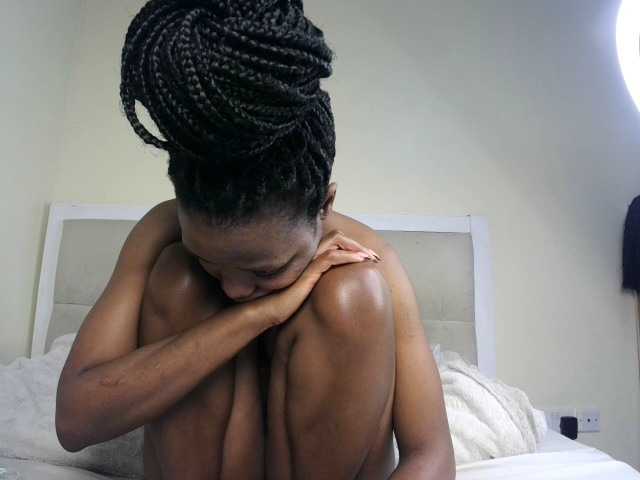 Deshlii live cam on BongaCams