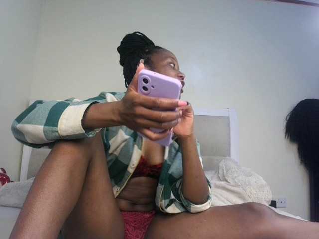 Deshlii live cam on BongaCams