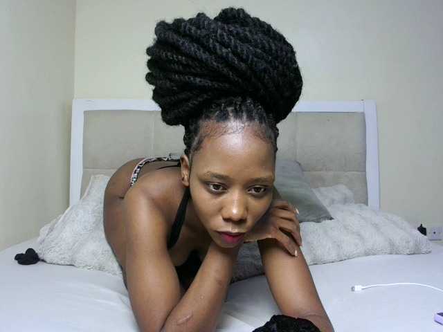 Deshlii live cam on BongaCams