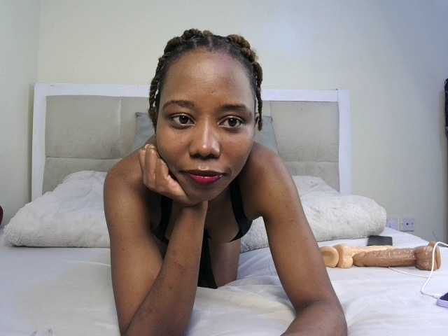 Deshlii live cam on BongaCams
