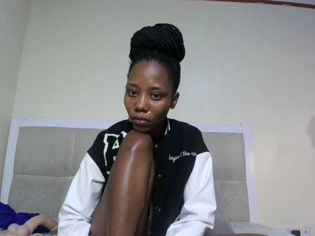 Deshlii live cam on BongaCams