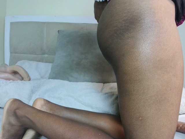 Deshlii live cam on BongaCams