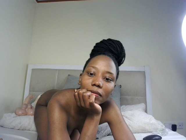 Deshlii live cam on BongaCams
