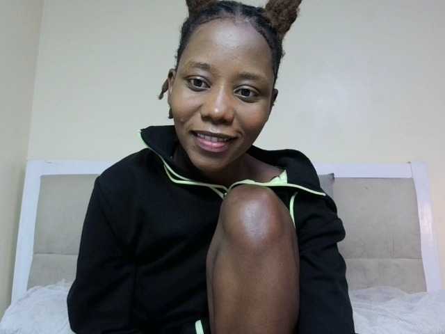 Deshlii live cam on BongaCams