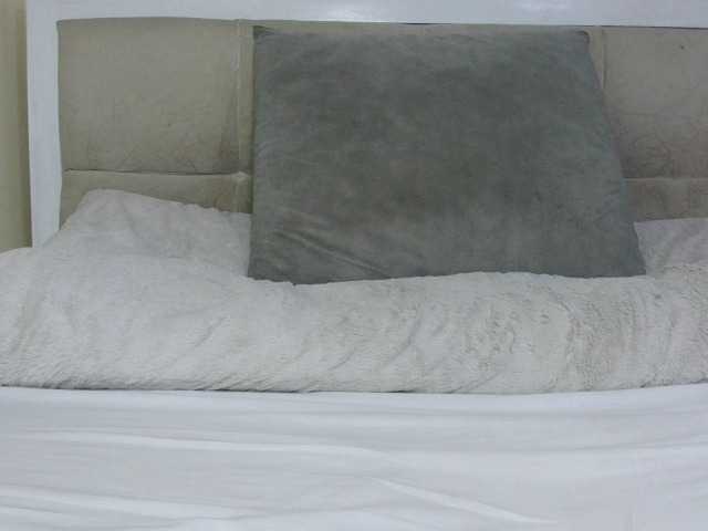 Deshlii live cam on BongaCams