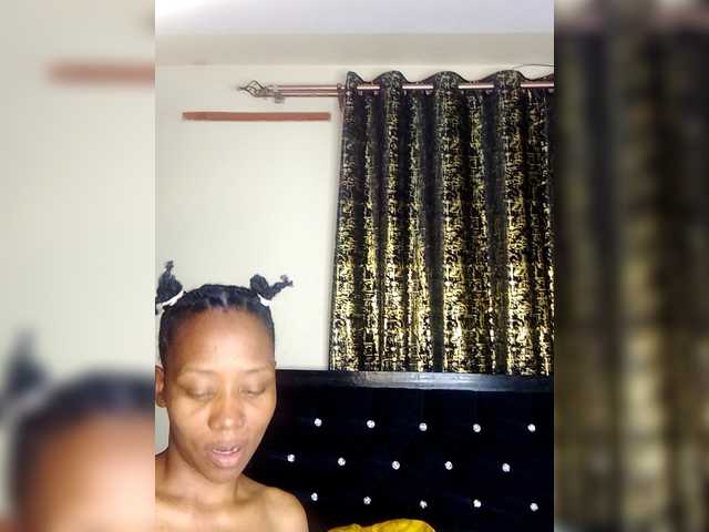 Deshlii live cam on BongaCams
