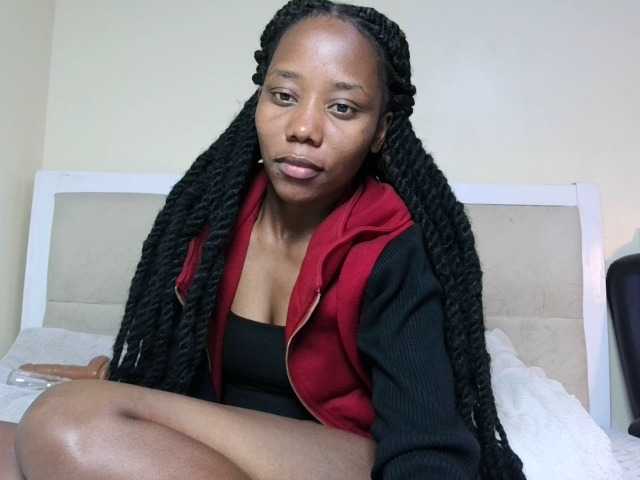 Deshlii live cam on BongaCams