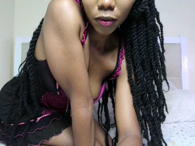 Deshlii live cam on BongaCams