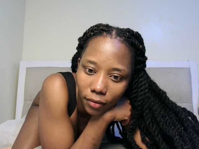 Deshlii live cam on BongaCams