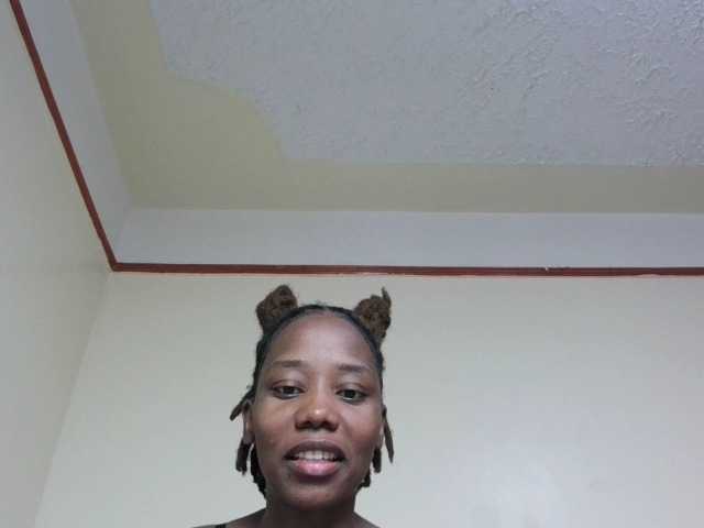 Deshlii live cam on BongaCams