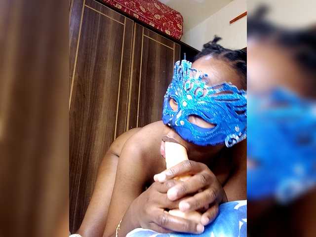 Deshlii live cam on BongaCams