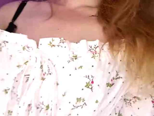 EmileeBlossom webcam
