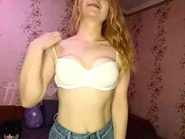 EmileeBlossom webcam