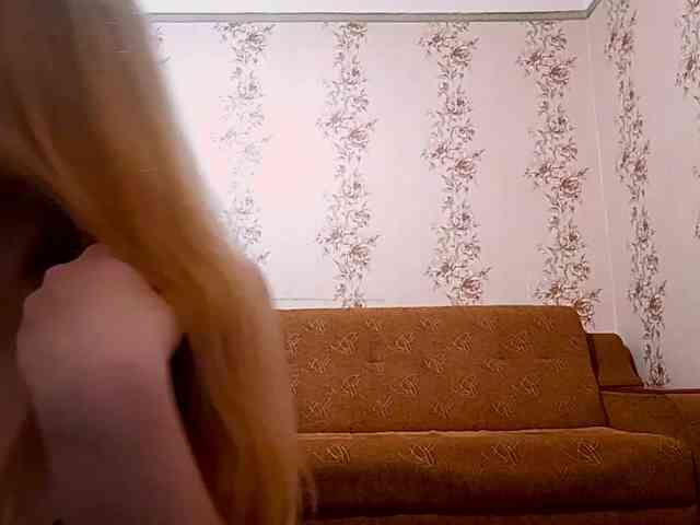 EmileeBlossom webcam