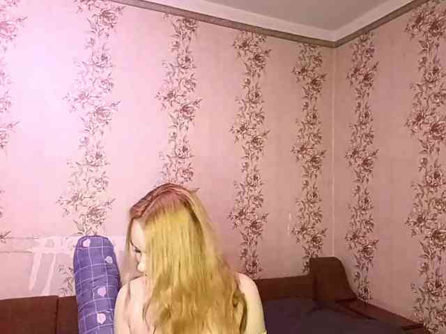 EmileeBlossom webcam