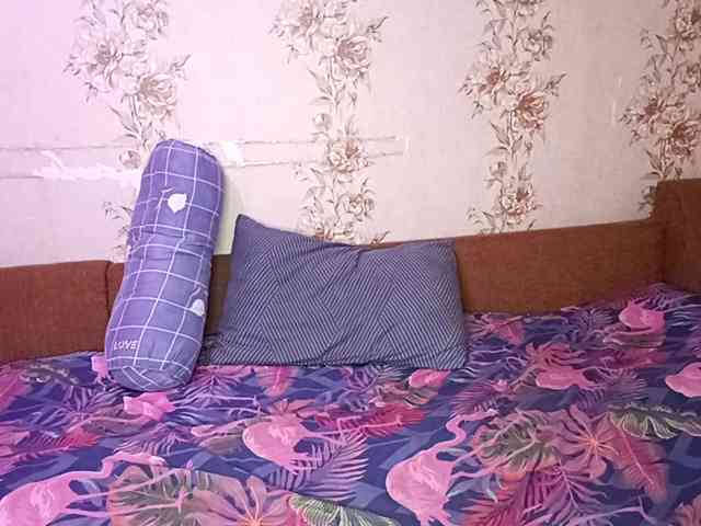 EmileeBlossom webcam