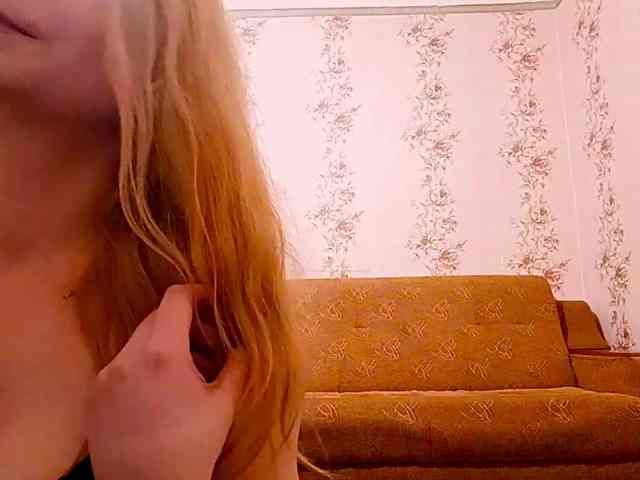 EmileeBlossom webcam