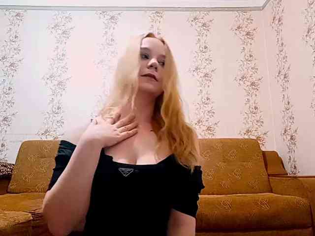 EmileeBlossom webcam