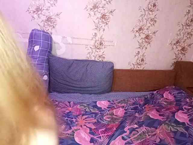 EmileeBlossom webcam