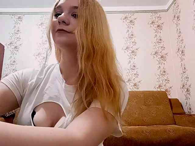 EmileeBlossom webcam