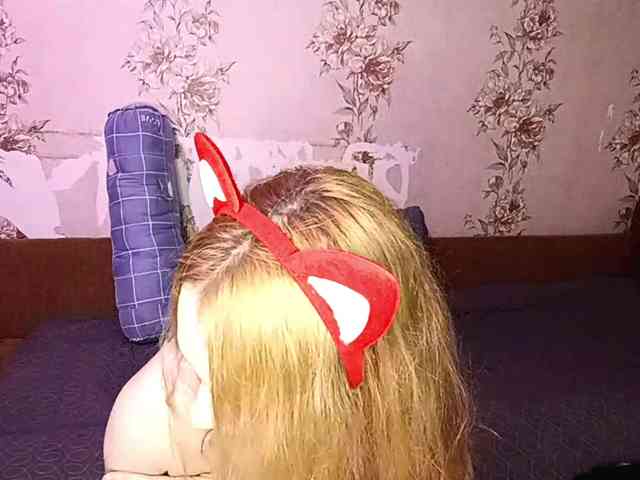 EmileeBlossom webcam