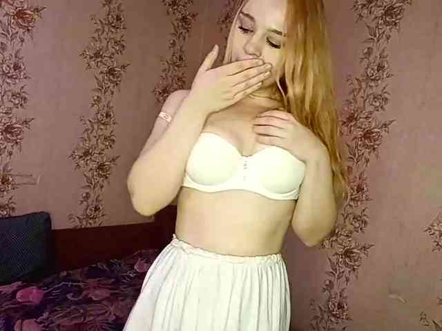 EmileeBlossom webcam