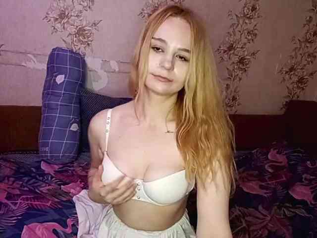 EmileeBlossom webcam